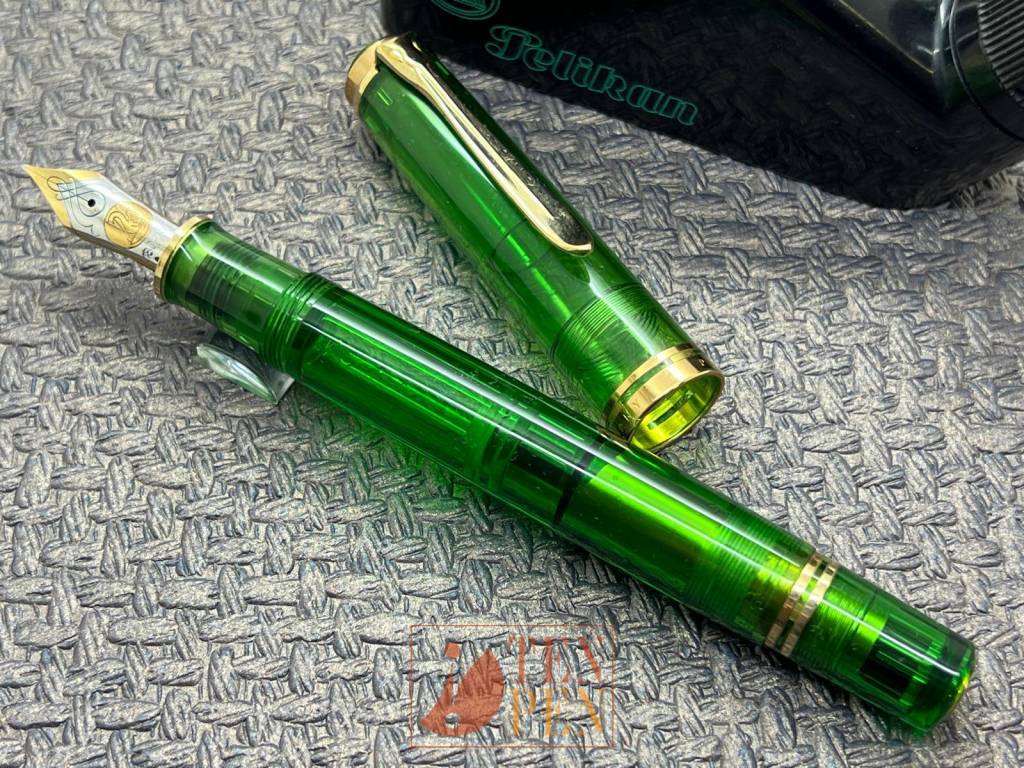 PELIKAN M800 GREEN DEMONSTRATOR - EARLY 1992 EDITION - RARE